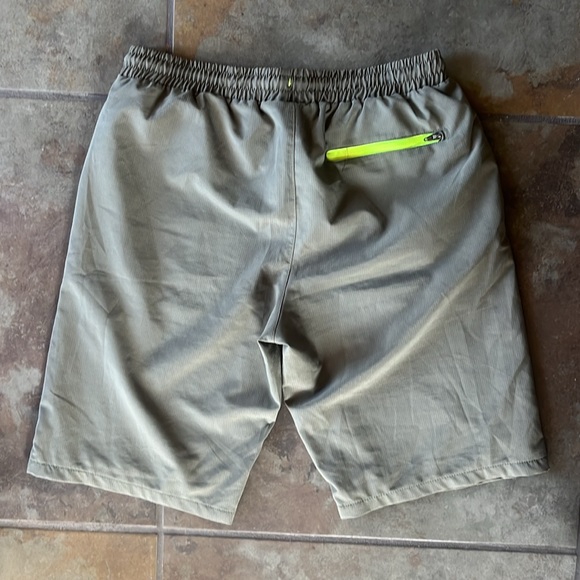 Eddie Bauer boys XL, swim trunks, good condition, no holes, no stains - Picture 4 of 4